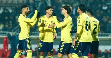 الاستقلال والنصر: العالمي يتقدم بهدفين في الشوط الأول