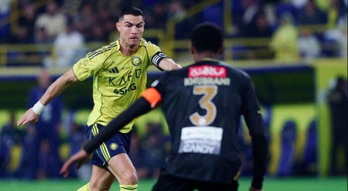 النصر يحقق فوزاً ساحقاً على الخليج برباعية في الدوري السعودي