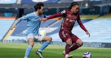 عمر مرموش يجلس على دكة بدلاء مان سيتي ضد ليدز يونايتد في الدوري الإنجليزي