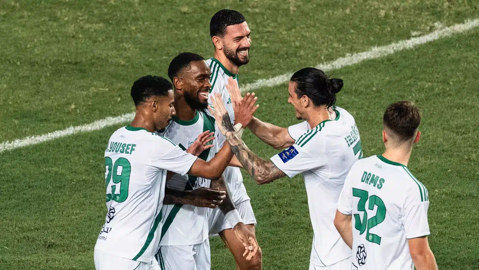 الأهلي السعودي يخطط لرحيل 3 محترفين في يناير 2024