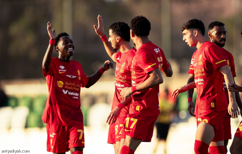 القادسية يحقق فوزاً ساحقاً على خورفكان بثلاثية نظيفة