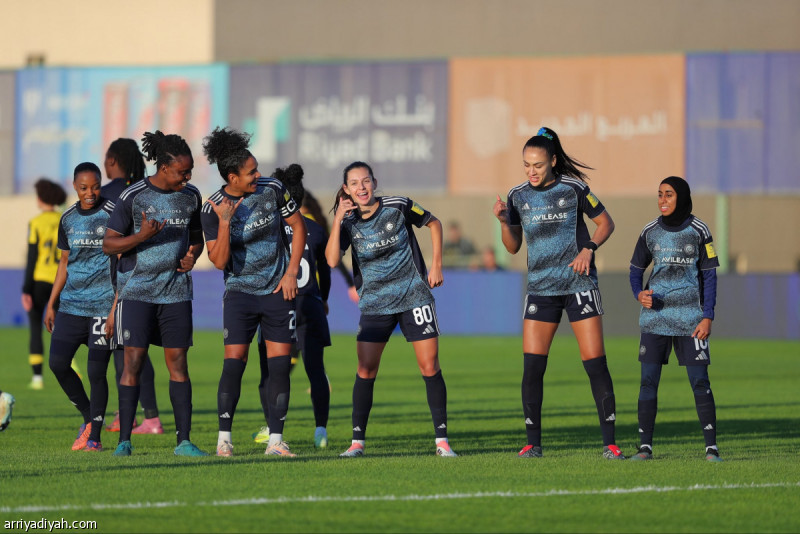 "النصر والهلال يتأهلان للنهائي بعد انتصارات مذهلة على الاتحاد والأهلي"