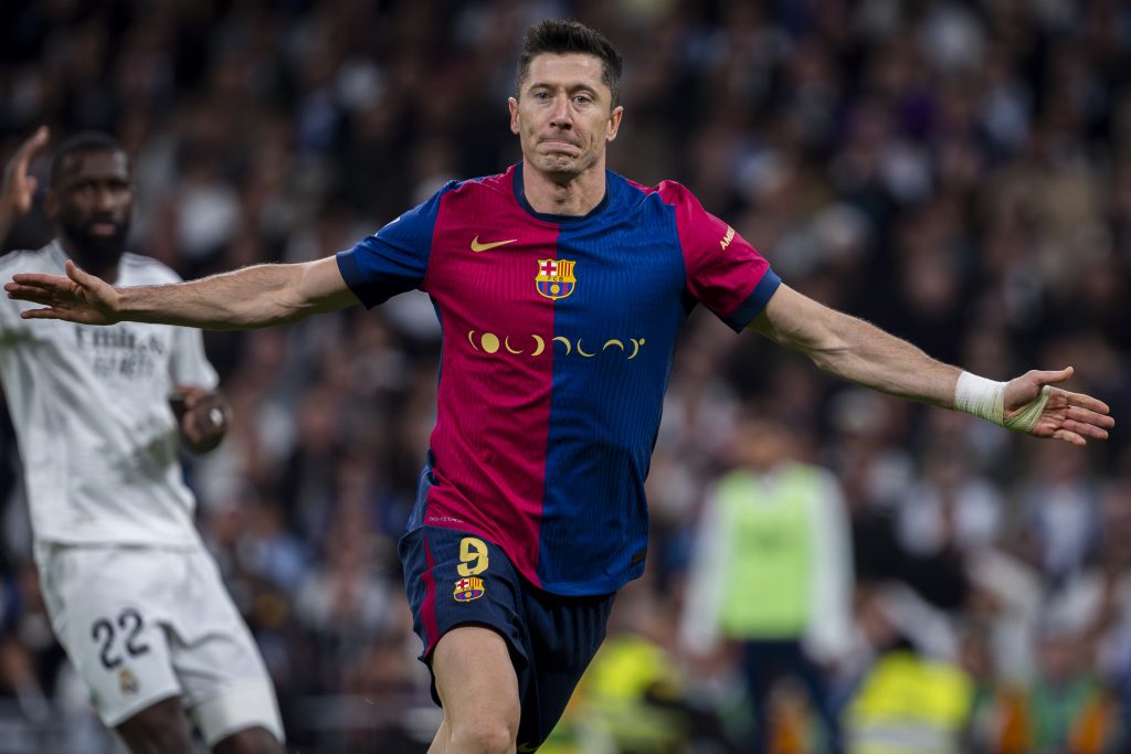 شرط استمرار ليفاندوفسكي مع برشلونة: ما هو؟