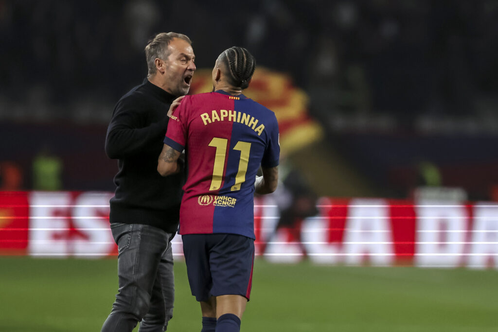 "فليك يعزز هجوم برشلونة بتوظيف رافينيا في مركز جديد"