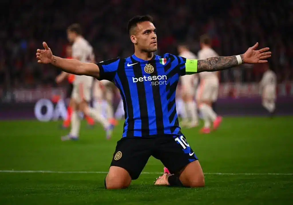 لاوتارو مارتينيز يكشف عن خلافاته مع كيفو: يعانقني أكثر من زوجتي