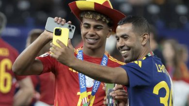 "والد لامين يامال يتفوق على نجله في مباراة بلياردو طريفة"